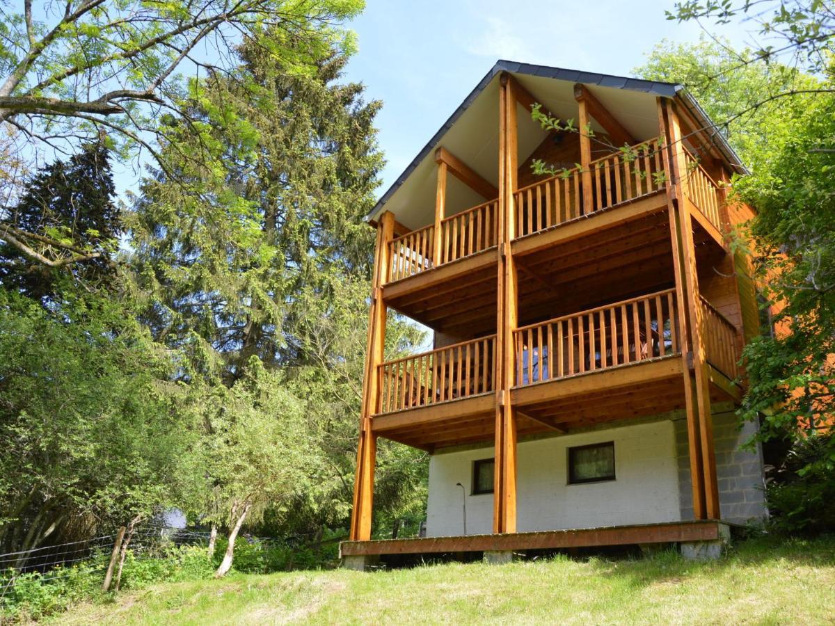 Comfortable Modern Chalet With Wood Finish エワイユ エクステリア 写真