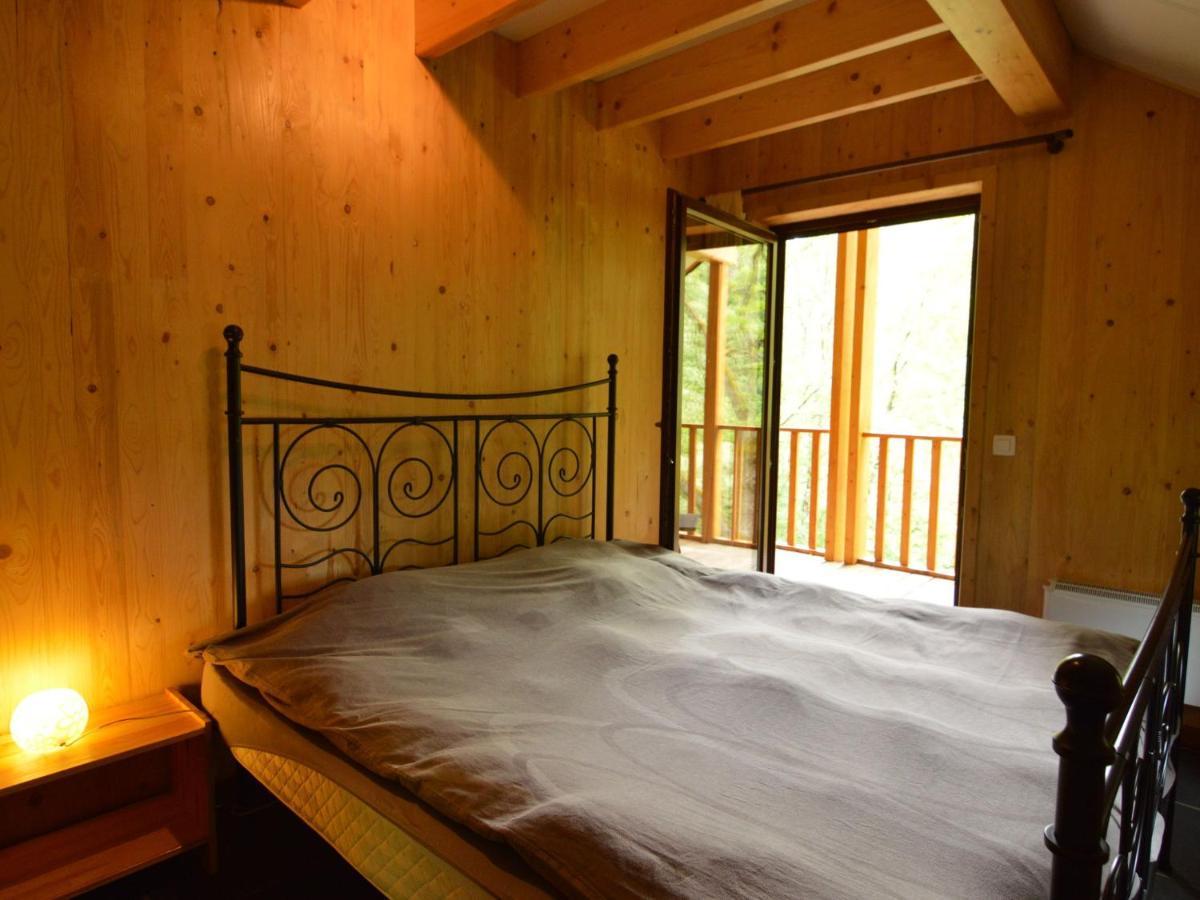 Comfortable Modern Chalet With Wood Finish エワイユ エクステリア 写真