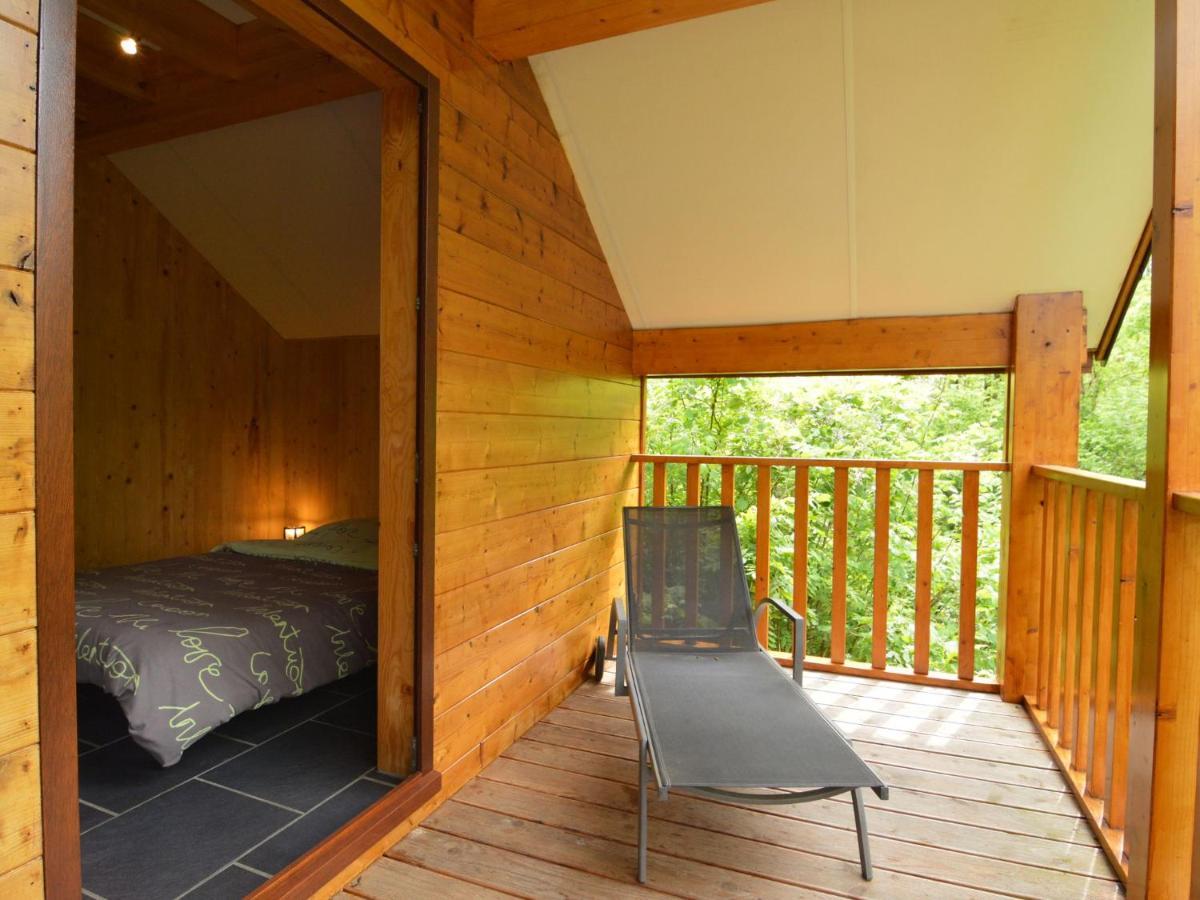 Comfortable Modern Chalet With Wood Finish エワイユ エクステリア 写真