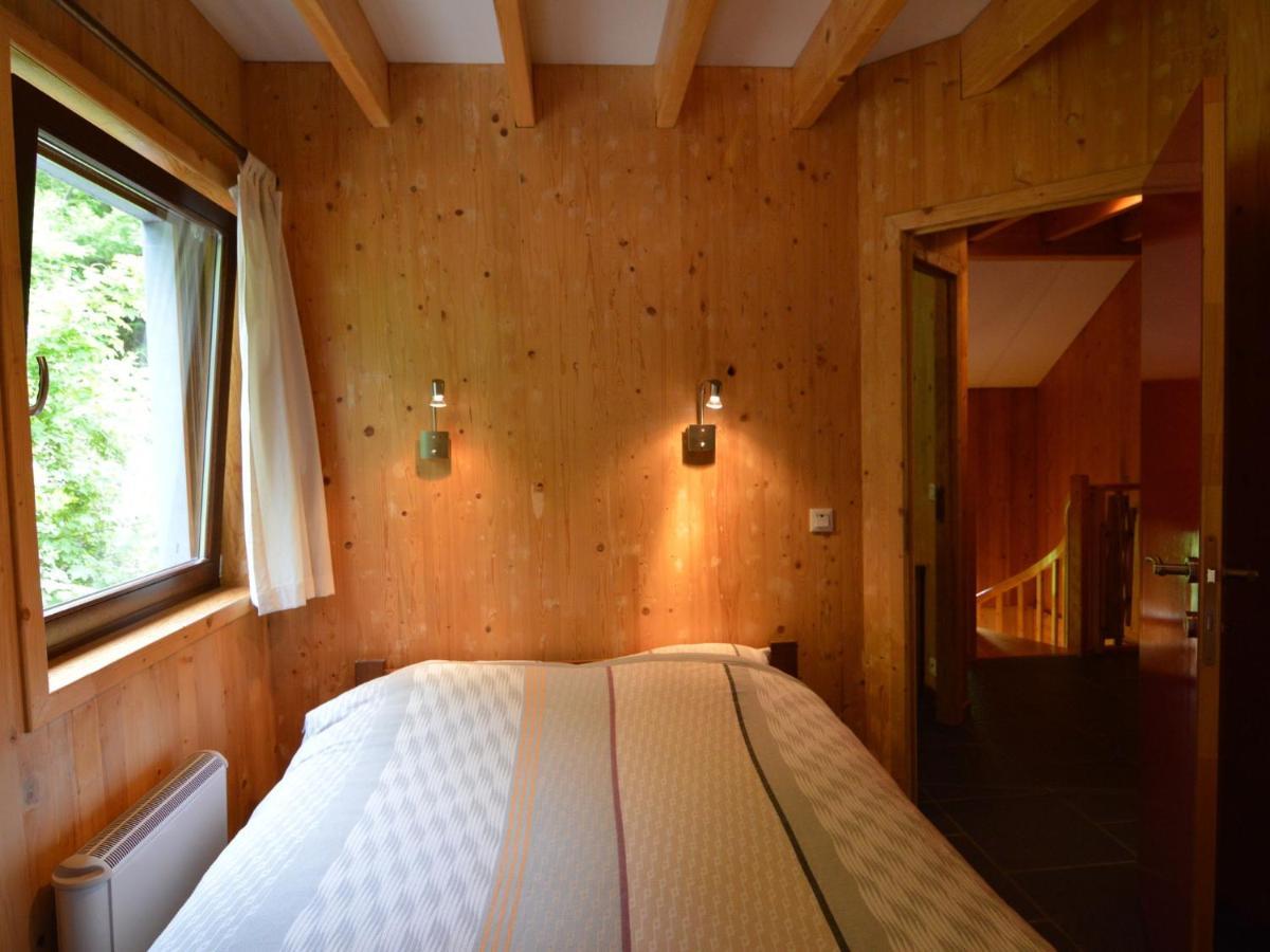 Comfortable Modern Chalet With Wood Finish エワイユ エクステリア 写真