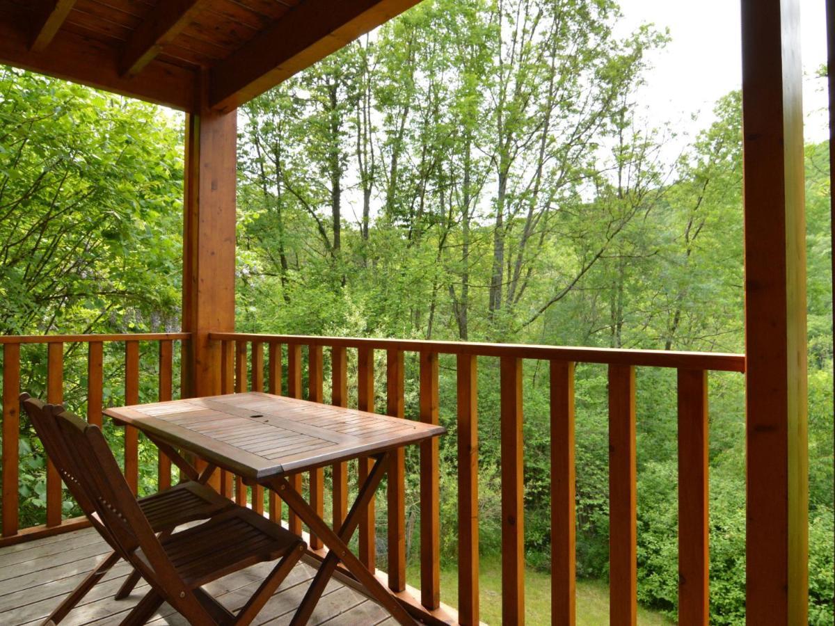 Comfortable Modern Chalet With Wood Finish エワイユ エクステリア 写真