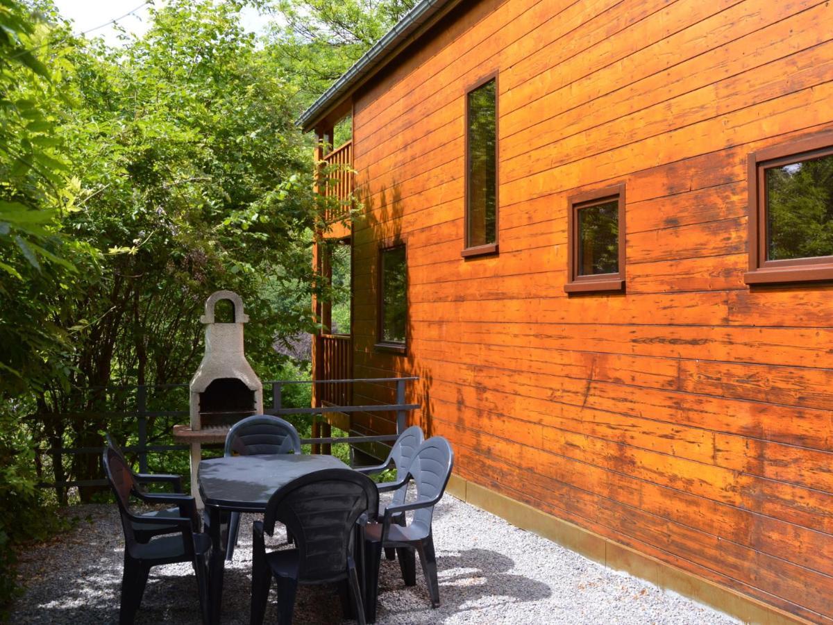 Comfortable Modern Chalet With Wood Finish エワイユ エクステリア 写真
