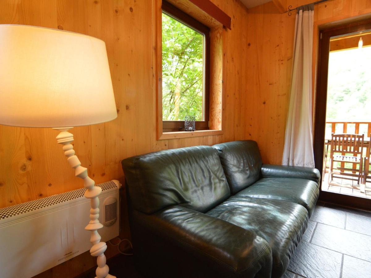 Comfortable Modern Chalet With Wood Finish エワイユ エクステリア 写真